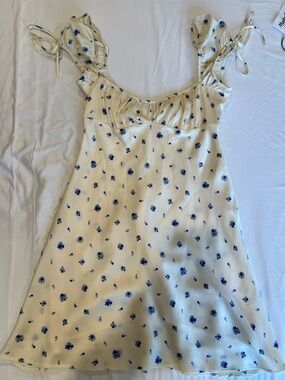 Zara Cream Mini Dress with Blue Floral Print fits like a size small
